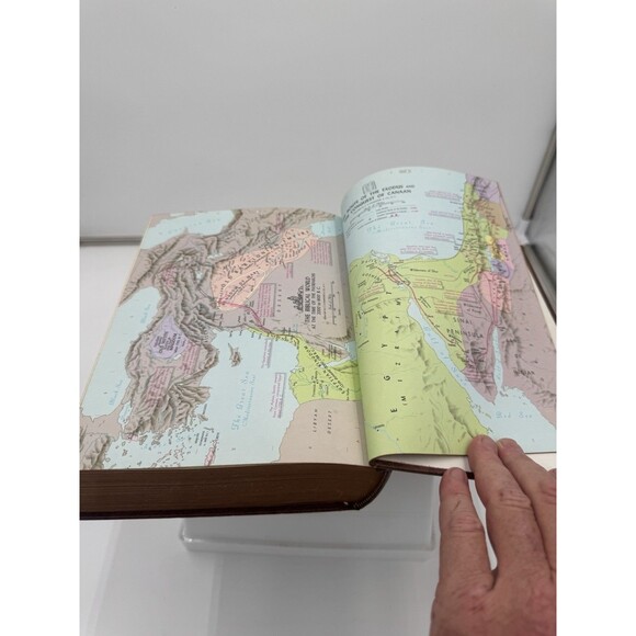 Vintage 1976 Pictorial Bible Dictionary With Topical Index & Maps - Picture 11 of 11
